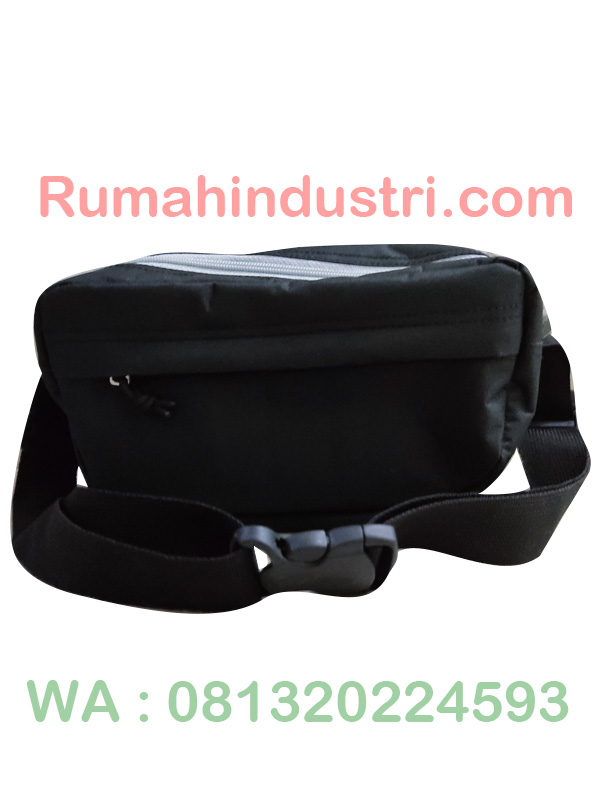 tas pinggang simple hitam depan